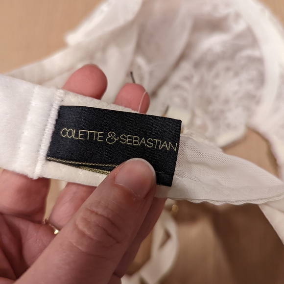 Elegant White Lace Bra - Picture 6 of 10